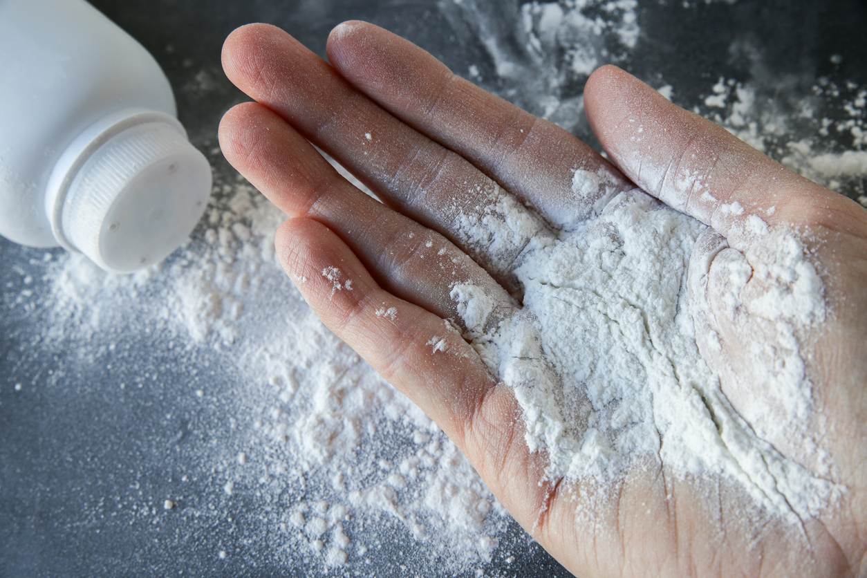 Traces of asbestos found in talcum powder sample